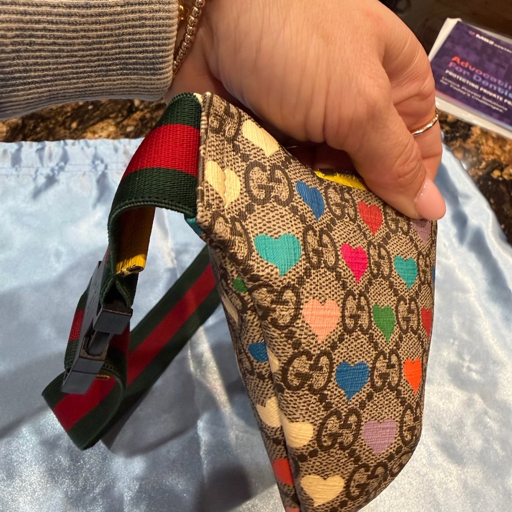 Gucci Multicolor Heart Print Crossbody Bag - Picture 11 of 13
